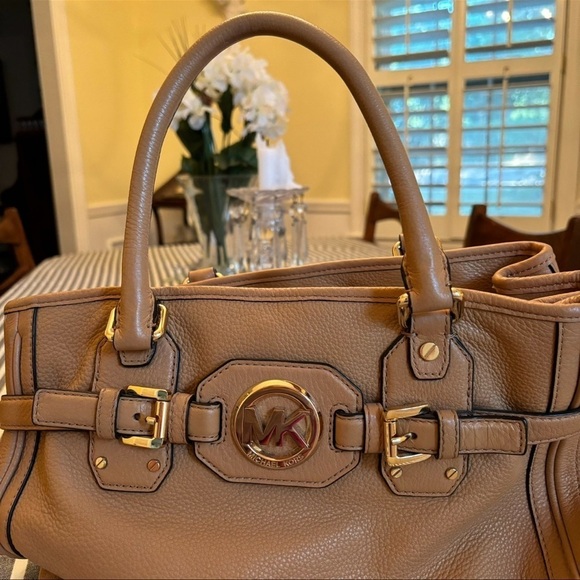 MICHAEL KORS SATCHEL BAG IN PEANUT COLOR - Picture 11 of 12
